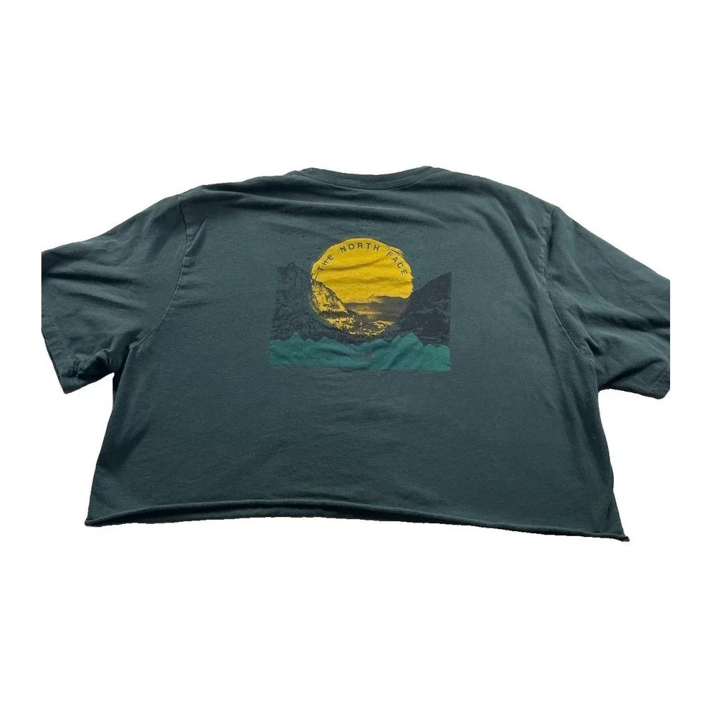 The North Face Unisex Adults T-Shirt 2XL Graphic Tee Green Short Sleeve Crop Top